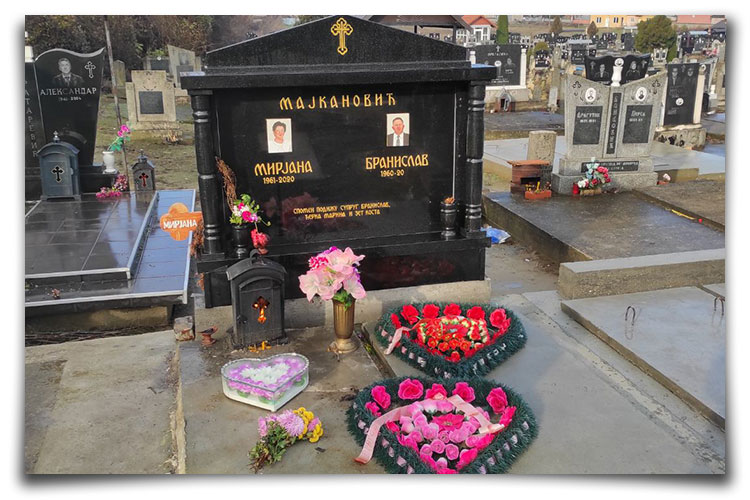001 Porodična grobnica Majkanović Mirjane i Branislava