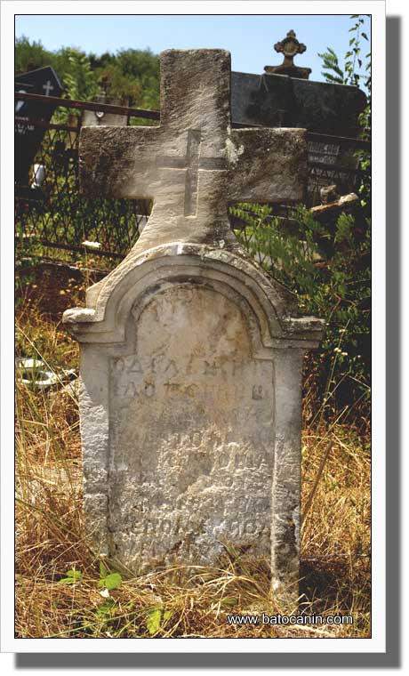 Nadgrobni spomenik na seskom groblju u Lopašu