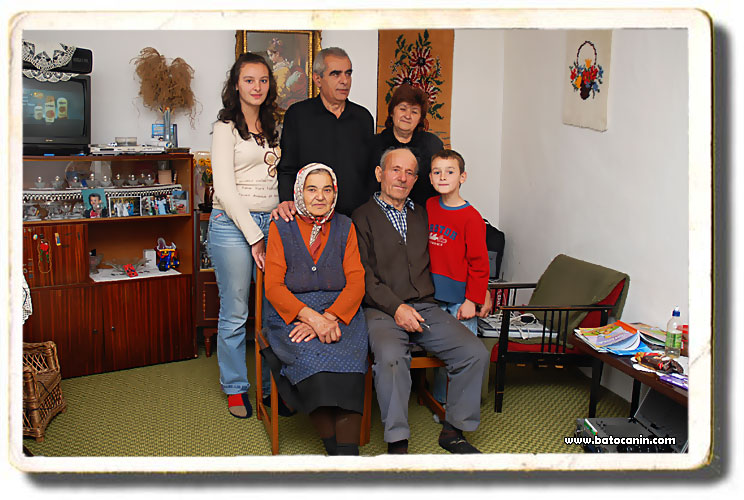 0434 Milun Lević sa familijom