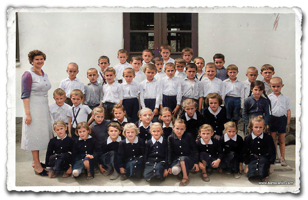 1397 Prvi razred osnovne škole u Lopašu školske 1958/59 godine kod učiteljice Obradović Nade