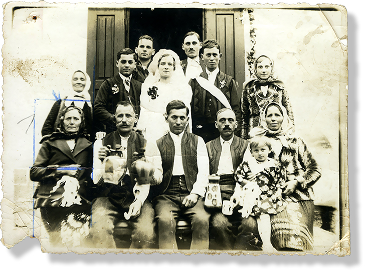 Porodični portret sa venčanja Petrove usvojenice Vukice