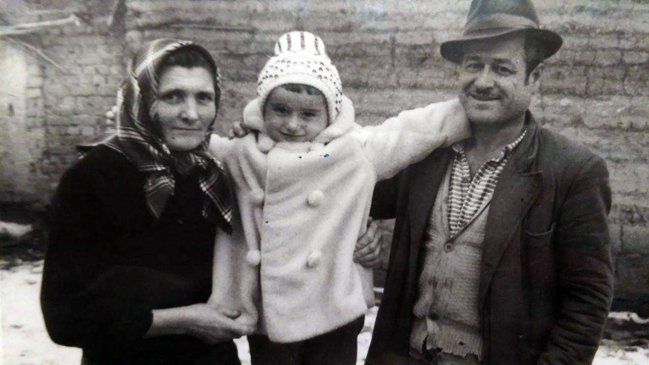 Jovanović Ana sa suprugom Stankom i unuk Krstić Jovica, bavila se zemljoradnjom. Proživela sa suprugom Stankom radeći zemlju, podigla 3 sina 